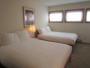Traditional Townhome, Multiple Beds, Kitchen (3 Bedroom full kitch & Living area)