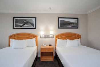 Studio, 2 Queen Beds, Kitchen (Monashee Building)