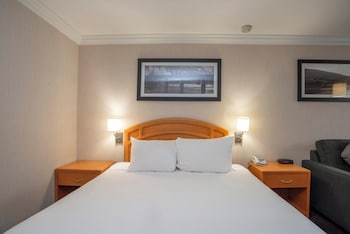 Studio, 1 King Bed, Kitchenette (Sofa Bed, Monashee Building)