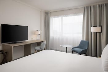 Executive Room, 1 King Bed (Newly Renovated)