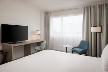 Executive Room, 1 King Bed (Newly Renovated)