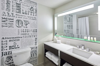 Deluxe Room, 1 King Bed (Hearing Accessible)