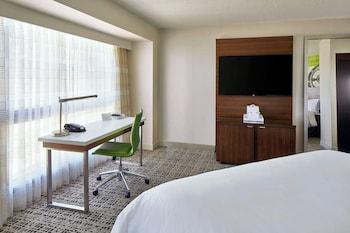 Club Room, 1 Double Bed, Corner (Mobility/Hearing Accessible, Tub)