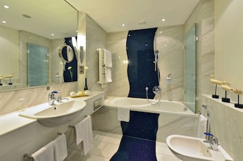 Designers-Double Room 1 Double Bed