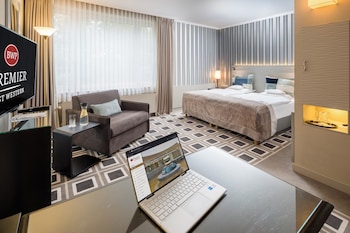 Deluxe Room, 1 Double Bed (Converts to 2 Twin Beds)