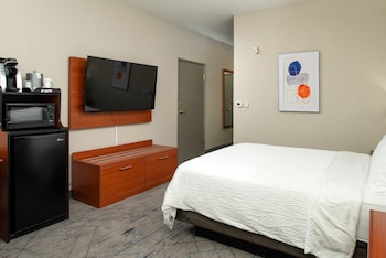 Room, 1 Queen Bed, Accessible, Non Smoking (Roll-In Shower)