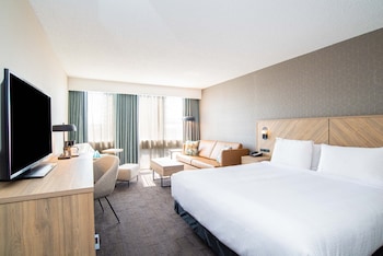 Premium Room, 1 King Bed with Sofa bed, City View (High Floor)
