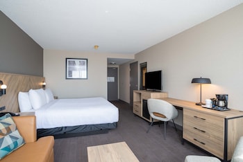 Premium Room, 1 King Bed with Sofa bed, City View (High Floor)