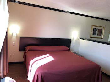 Standard Room, 1 King Bed, Jetted Tub