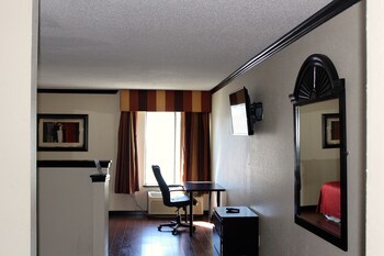 Standard Room, 1 King Bed, Jetted Tub