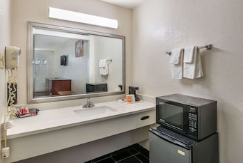Standard Room, 1 King Bed, Non Smoking, Jetted Tub