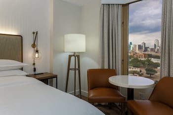 Suite, 1 Queen Bed with Sofa bed (Mobility Accessible, Tub)
