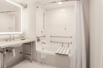 Suite, 1 Queen Bed with Sofa bed (Mobility Accessible, Roll-In Shower)