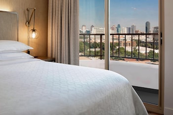 Suite, 1 Queen Bed with Sofa bed, Balcony