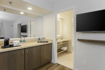 Suite, 1 Bedroom, Balcony