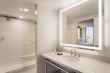 Suite, 2 Bedrooms (Balcony)