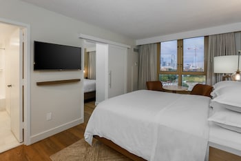Suite, 1 King Bed, City View