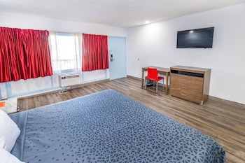 Basic Room, 1 King Bed