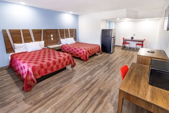 Studio, 2 Queen Beds