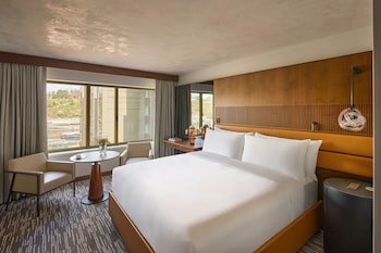 Deluxe Room, 1 King Bed, River View