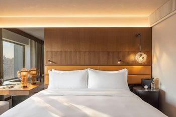 Fairmont Gold, Room, 1 King Bed, Club Lounge Access