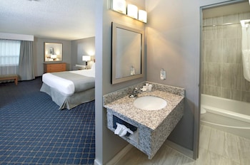 Suite, 1 King Bed, Non Smoking