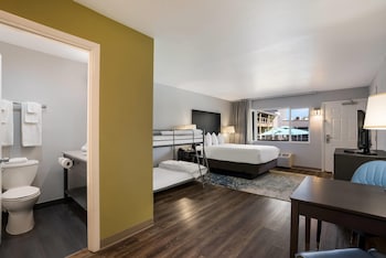 Standard Room, Multiple Beds, Non Smoking