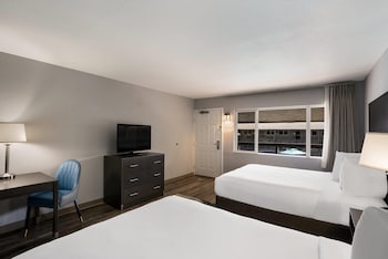 Standard Room, 2 Queen Beds, Non Smoking, Courtyard View