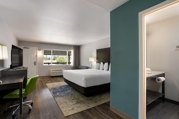 Standard Room, 2 Queen Beds, Non Smoking, Courtyard View