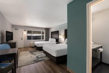 Standard Room, 2 Queen Beds, Non Smoking, Courtyard View