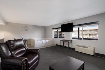Suite, 1 King Bed, Non Smoking (Efficiency)