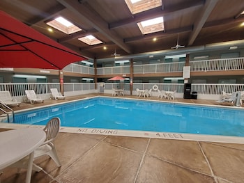 Room, 2 Queen Beds, Non Smoking, Poolside