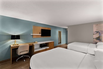 Room, 2 Queen Beds, Non Smoking, Poolside