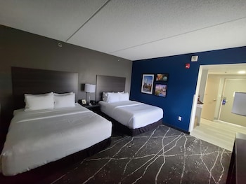 Room, 2 Queen Beds, Accessible, Non Smoking (Accessible Tub)