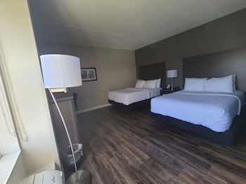 Room, 2 Queen Beds, Accessible, Non Smoking (Roll-In Shower)