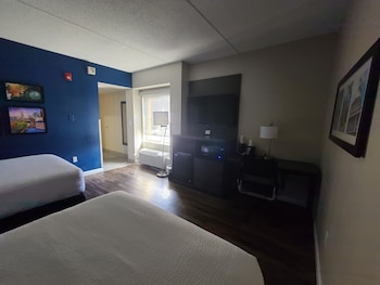Room, 2 Queen Beds, Accessible, Non Smoking (Roll-In Shower)