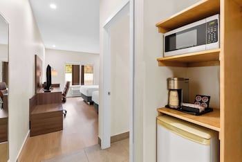 Standard Room, 2 Queen Beds, Non Smoking (Walk-in Shower)