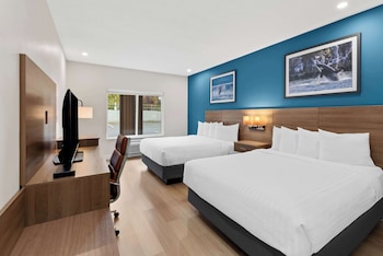 Standard Room, 2 Queen Beds, Non Smoking (Walk-in Shower)