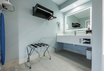 Suite, 1 King Bed, Non Smoking