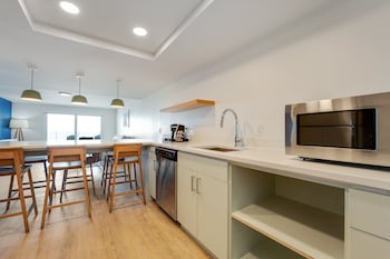 Oceanview Two-Bedroom Suite (Accessible)