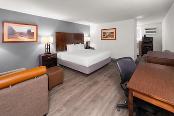 Room, 1 King Bed, Accessible, Non Smoking (Bathtub w/ Grab Bars)