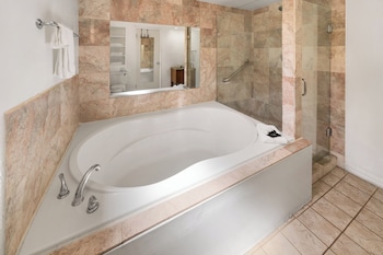 Deluxe Suite, 1 King Bed, Non Smoking