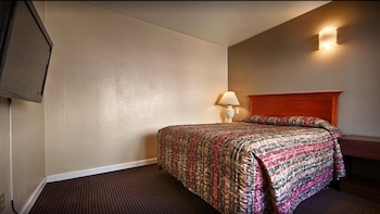 Standard Room, 1 Queen Bed