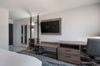 Standard Room, 1 King Bed, Non Smoking