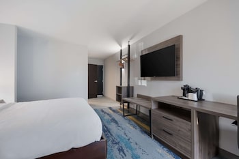 Room, 1 King Bed, Non Smoking (Upgrade)