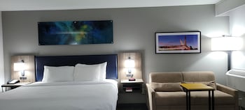 Suite, 1 King Bed with Sofa bed, Non Smoking
