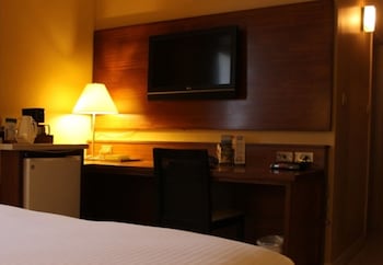 Standard Room, 1 Queen Bed