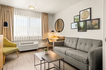 Pool View Executive King Suite Sleeper Sofa