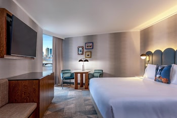 Room, 1 King Bed, Accessible, River View (Hearing, Tub)
