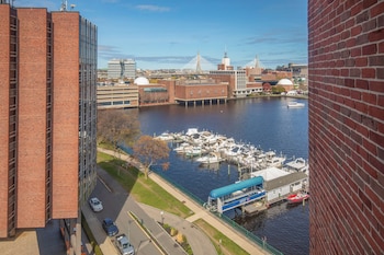 Room, 1 King Bed, Accessible, River View (Hearing)
